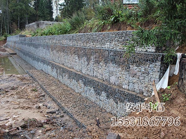 固濱籠擋墻護岸.jpg
